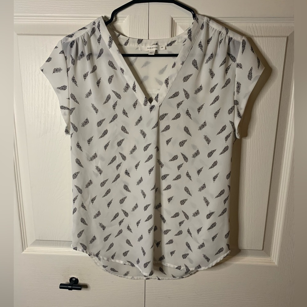 Fun2fun women’s V-neck blouse.